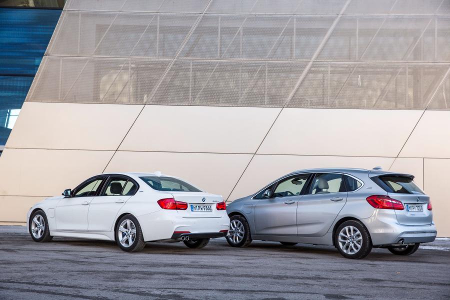  BMW 330e M Sport 2016 года  (фото 33 из 40)